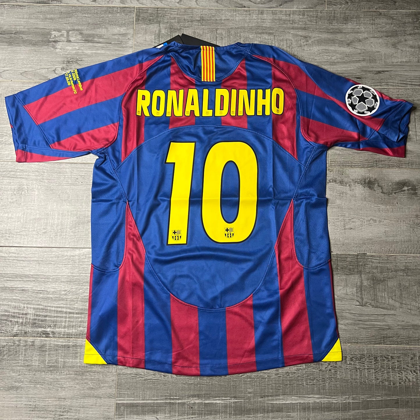 🔵🔴 2005-06 – FC Barcelona Heim Retro Trikot | Ronaldinho #10 – Größe XL