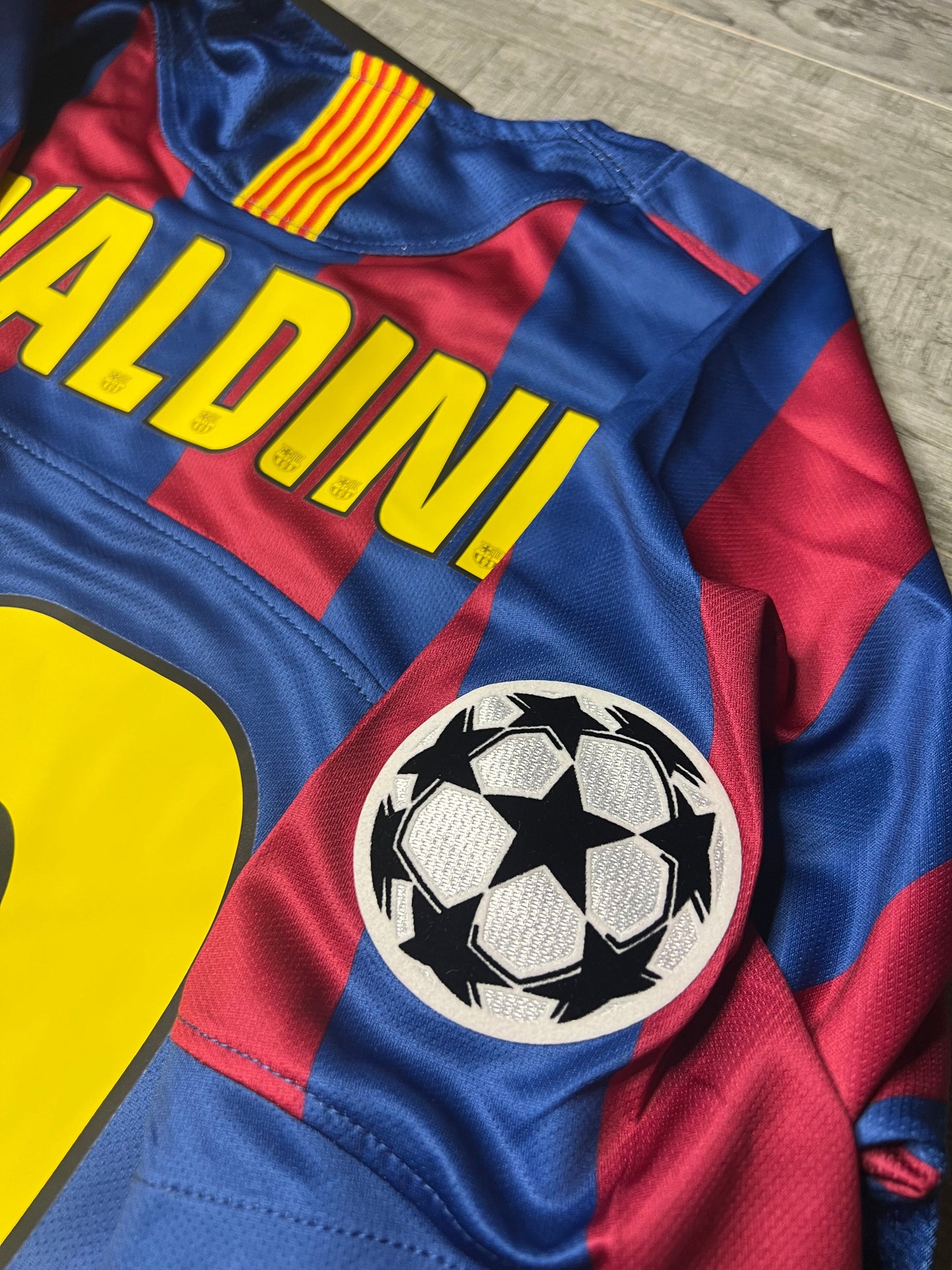 🔵🔴 2005-06 – FC Barcelona Heim Retro Trikot | Ronaldinho #10 – Größe XL