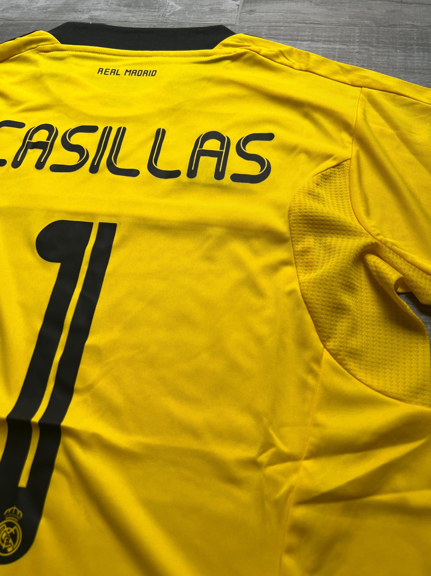2011-12 - REAL MADRID GOALKEEPER HOME | RETRO Casillas – Größen XL und L